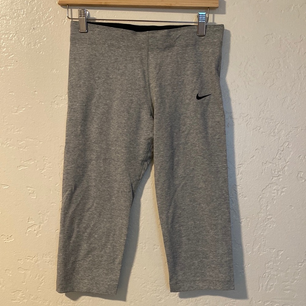 Nike Women’s Leg-A-See Knee Length Leggings Grey Heather Size:S